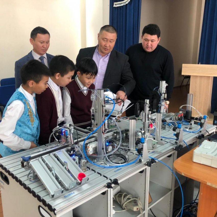 Семей электротехникалық колледжімен өзара қарым-қатынас және ынтымақтастық  туралы меморандумға